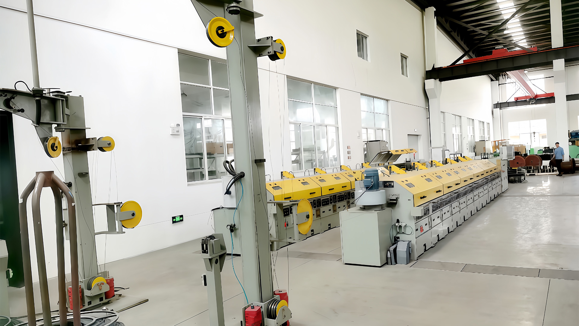 چگونه دستگاه پرداخت سیم کنترل تنش را برای جلوگیری از کشیده شدن یا تغییر شکل سیم در حین پرداخت حفظ می کند؟